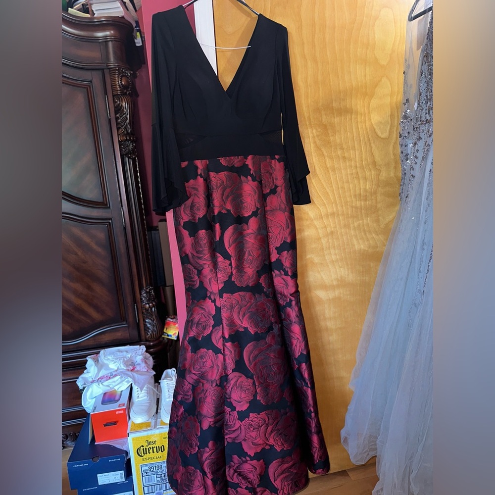 Xscape 3/4 quarter sleeve black evening gown - Picture 5 of 13